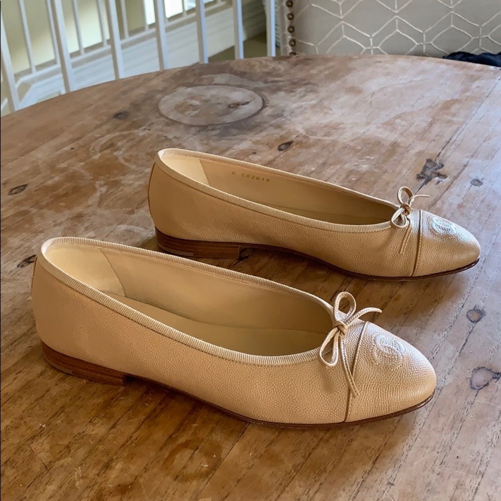 NIB CHANEL Beige Caviar Leather Flats 38 - Picture 3 of 8